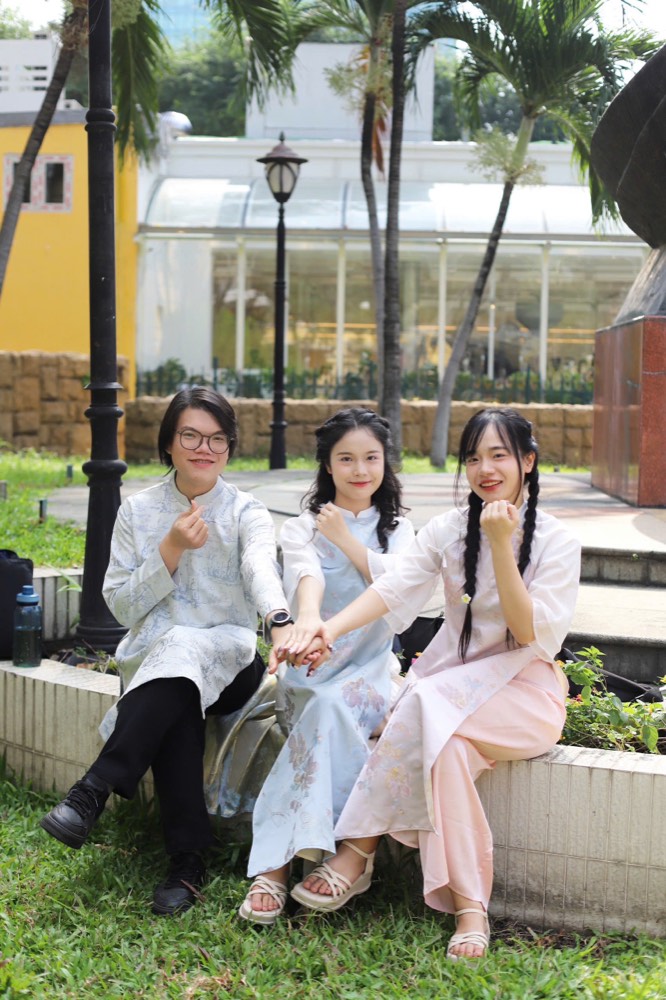 Ngọc Duy cùng bạn bè